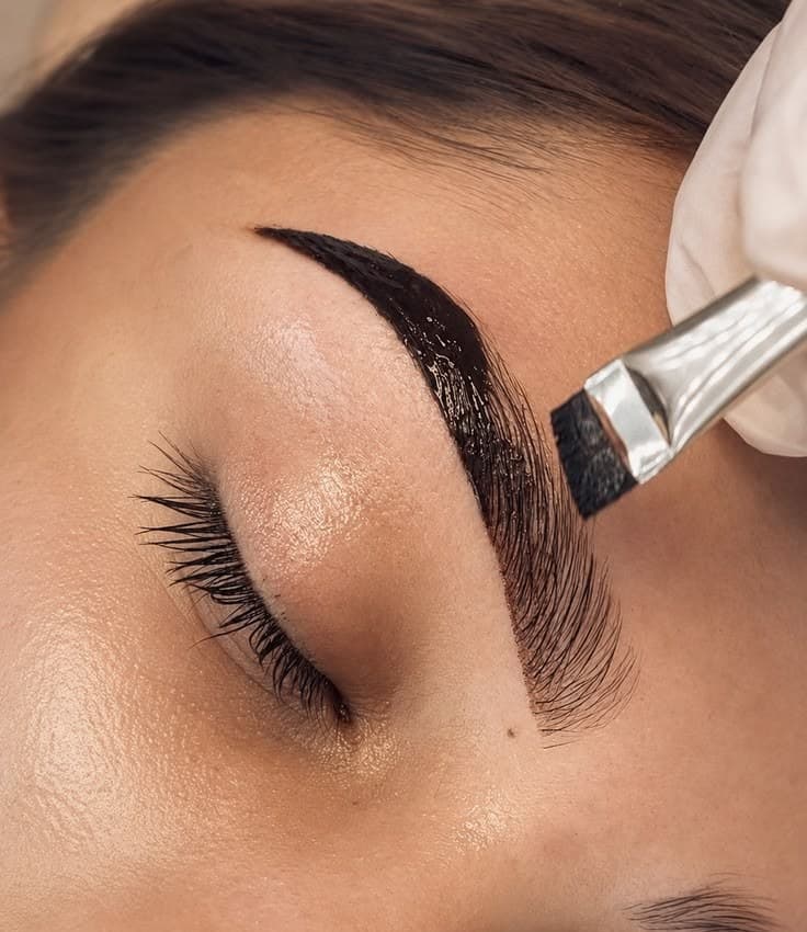 Diseño de Cejas con Tinte Híbrido